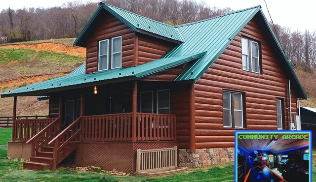 Wild Horse Lodge at Highland Hideaways near Grayson Highlands - Arcade/Theatern