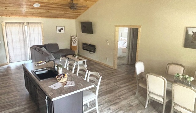 Wild Horses/Scenic Ranch Retreat