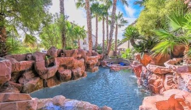 Wild Lily · OMG! Wild Oasis! Modern Villa w/Pool!