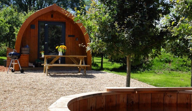 Wild Luxury Buttercup Glamping Pod with WoodFired Hot Tub in quiet rural setting