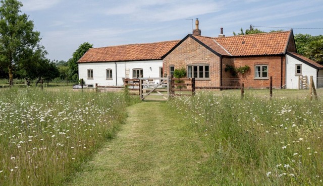 Wild Meadow Cottage - Five Bedroom House, Sleeps 10