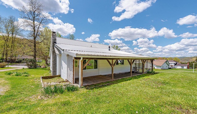 Wild Mtn Cottage! w/Coffee Bar