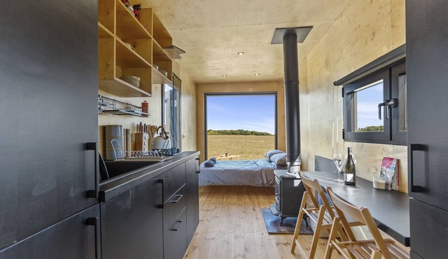 Wild Off-grid Cabin Near Canterbury ft Warm Wood fireplace