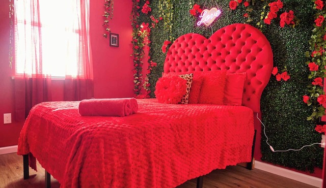 "Wild Romance Hideaway" 5 MIN Away from Downtown