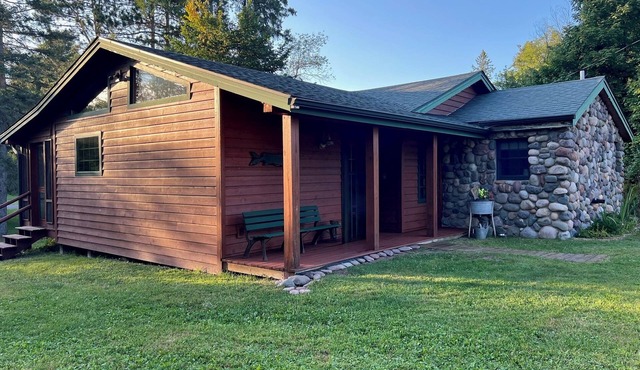 Wild Rose Lodge - cozy cabin in charming Cable Wisconsin