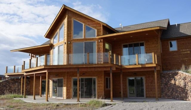 Wild Rose River Level Apartment With Private Acre Pond