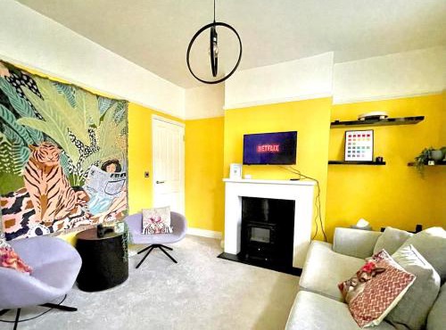 Wild Springs - Centraly Located House With Free Parking