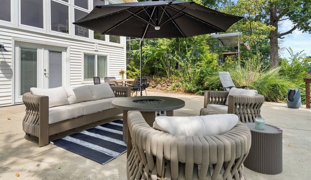 Wild Sun Retreat- Waterfront, firepit, Kayak, lily pad, pet friendly with fee