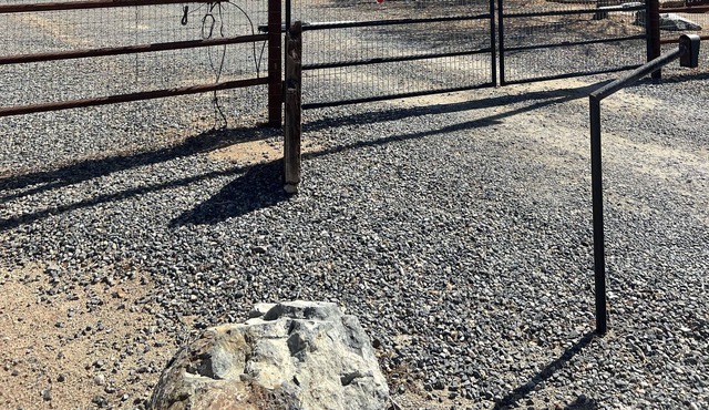 Wild Turkey Way Guesthouse!!! Short 5 Minute Walk to the Springville Ranch!