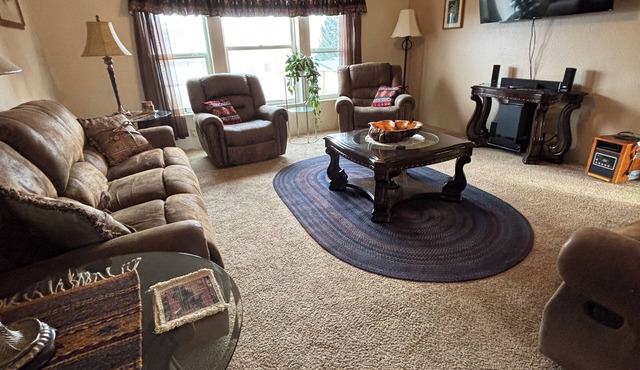 Wild West Hideaway: 3-bedroom Southwestern house in cozy Challis. Pet-friendly!