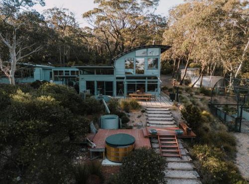 Wildacres Luxe 40 Acre Australian bush escape with private cliffs