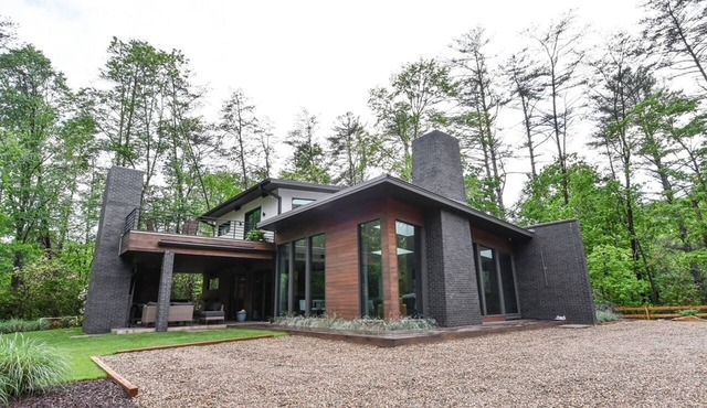 WILDBLUME-New Modern Private Home w/Hot Tub, Pool Table