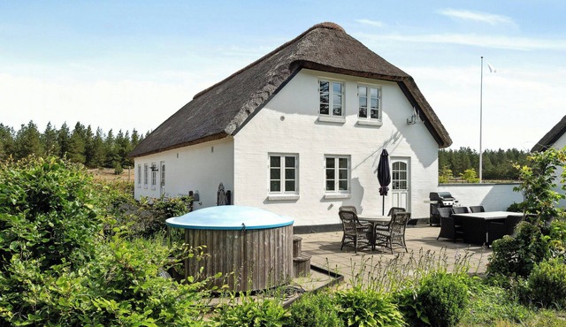 Wilderness bath at thatched farm