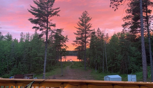 Wilderness Lake Lodge, Private Lakefront Cabin, with Uninterrupted Nature Views.