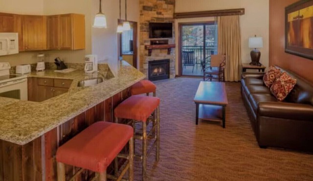 Wilderness Resort - Deluxe Three-Bedroom Sleeps 10 with 10 wristbands