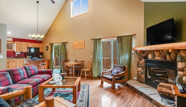 Wilderness retreat near the lake with firepit, grill, large deck - dog friendly