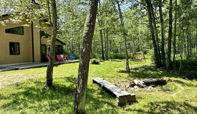 Wilderness Retreat - Secluded cottage tucked away in the Woods!
