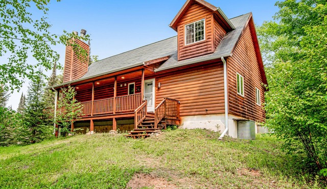 Wilderness retreat w/a foosball table, wet bar, Kayaks, Paddle boards & W/D