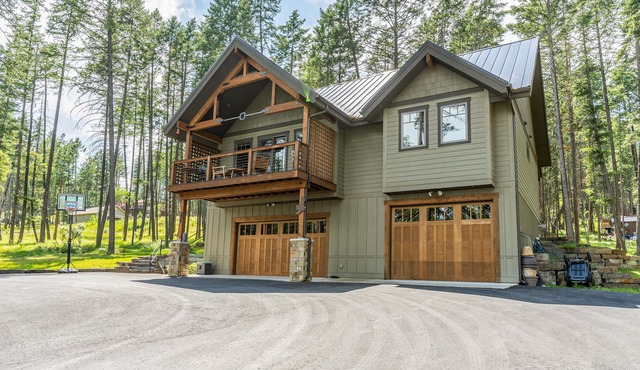 Wilderness retreat with a large deck, grill, updated interior, fireplace, and AC
