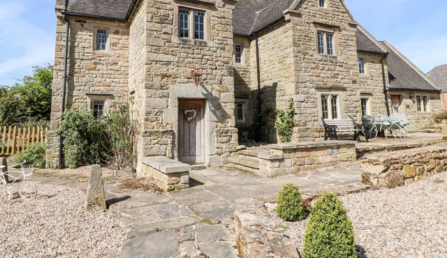 WILDERSLEY FARM - THE FARM HOUSE, family friendly in Belper