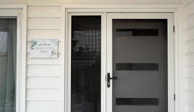 Wildflower Quarters: King Bed Scenic Hideaway