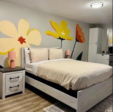 Wildflower Room At The Trailblazer Unit 11
