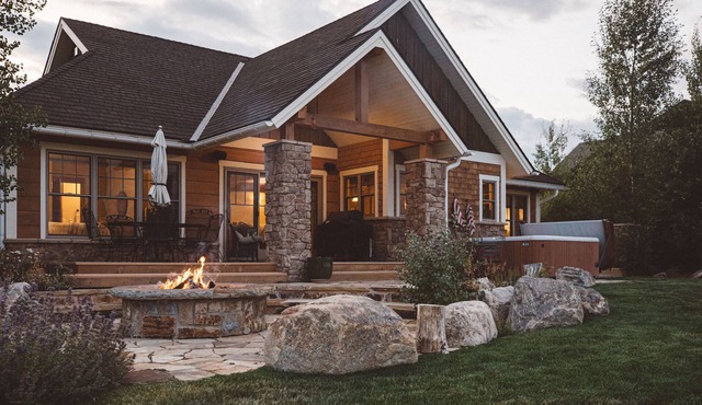 Wildhorse Chalet on Grand Elk - with hot tub!