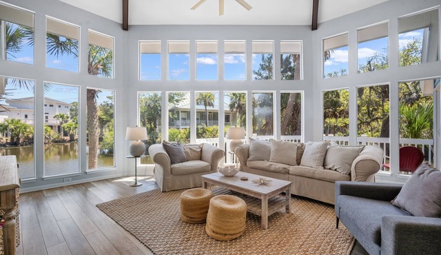 Wildlife viewers dream! Peaceful & so clean, golf cart incl., pool across street