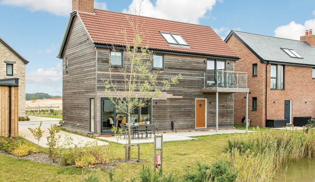 Wildside (WI15), Silverlake, Dorset. Lake Access.