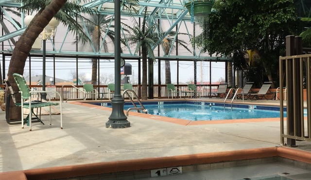 Wildwood Inn Tropical Dome & Theme Suites
