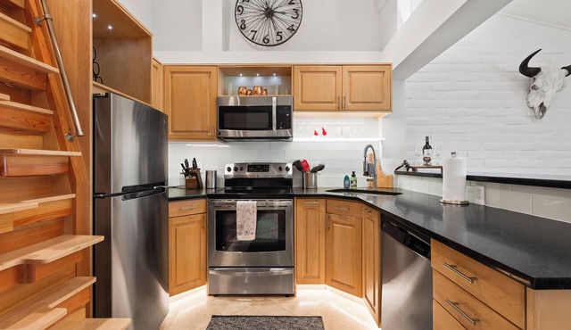 Wildwood Modern Loft: Steps to Skiing & Downtown