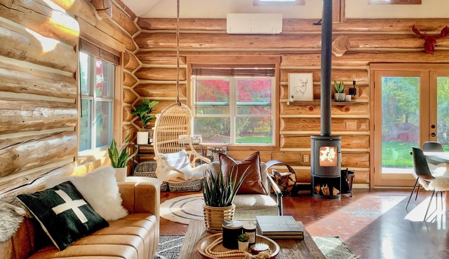 Wildwood Mountain Modern Log Cabin- 3 Acres, Garage Game Room, Shuffleboard