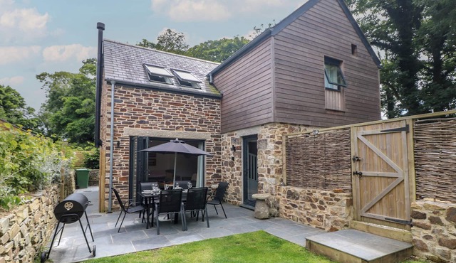 WILDWOOD, pet friendly, with open fire in Newquay