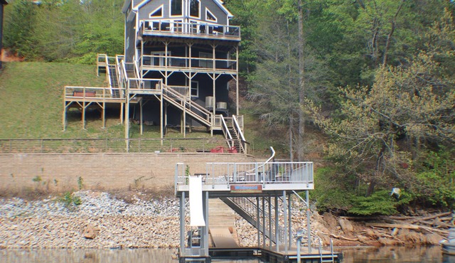 "Wildwood" Private Hot Tub & Dock near Jumping Bridge