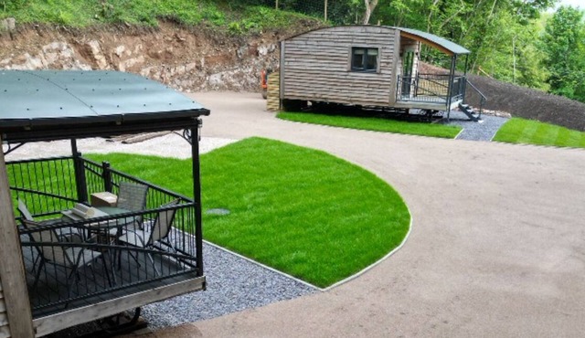 Wildwood quarry retreat, Peaceful private woodland site set in a former quarry