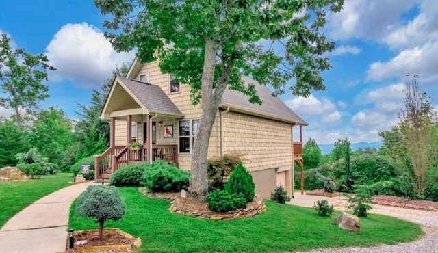 Wilkes County Western NC 3br Cottage with Hot Tub!