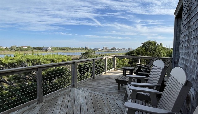 Will's Hideaway 3 Bedroom Cottage by RedAwning