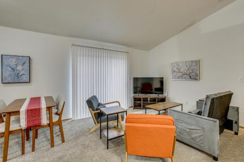 Willamette Wine Country Stay! Walk to Rainbow Lake