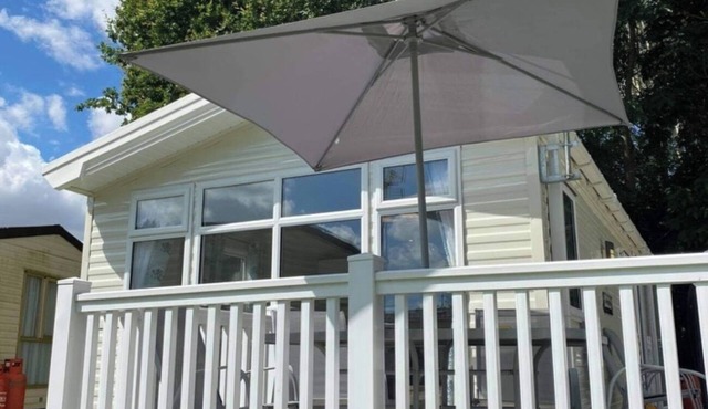 Willerby, 2 bedroom Caravan, surrounded by nature