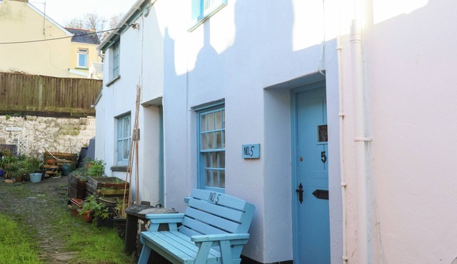 WILLETS COTTAGE, pet friendly, country holiday cottage in Appledore
