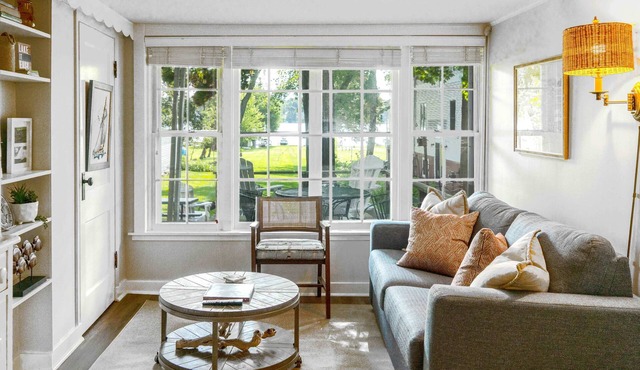 Williams Bay Lakefront Retreat - Walk the Lakepath
