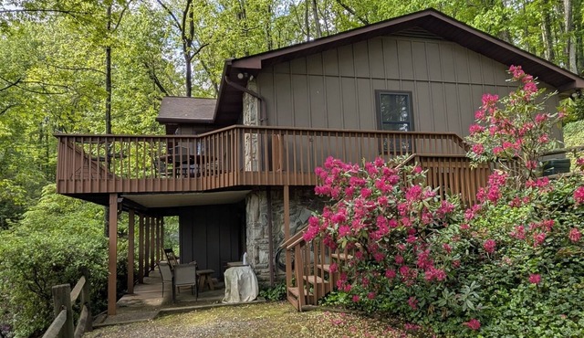 Williams Cottage/upper level on beautiful Lake Junaluska