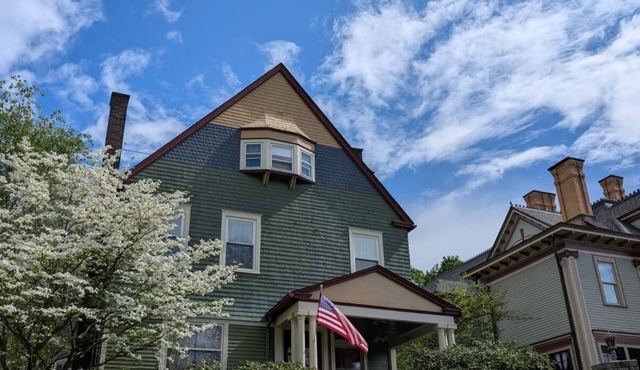 Williams House - 6-Bedroom Victorian Retreat & River Trailhead