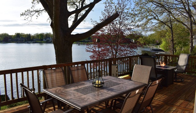 Williams Lake Get-Away Lakefront Home