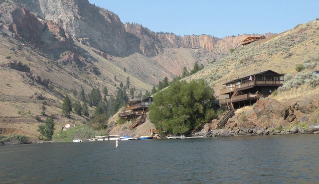 Williams Lakefront Cabin, Salmon, ID