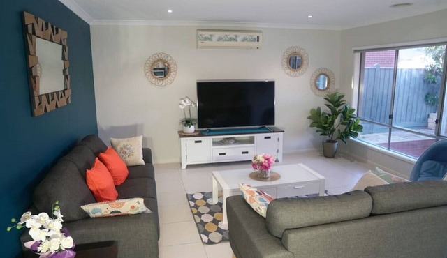 Williams Landing 8Beds Designer Decor Home