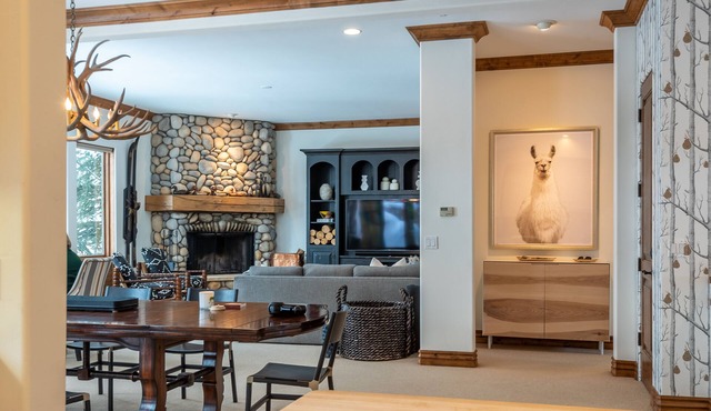 Williams Townhome - Luxury Multi-Level with Private Hot Tub