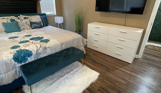 Williams Way Suites 8 Stylish suites with parking