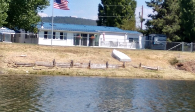 Williamson River Retreat Near Crater Lake Oregon