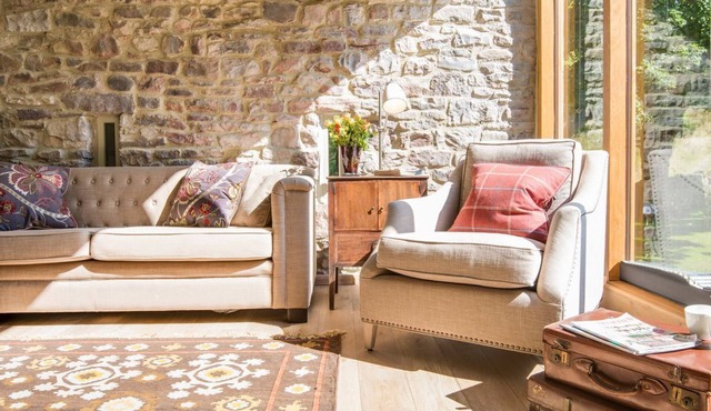 WILLIAMSTON BARN - a holiday home that sleeps 8 guests in 4 bedrooms